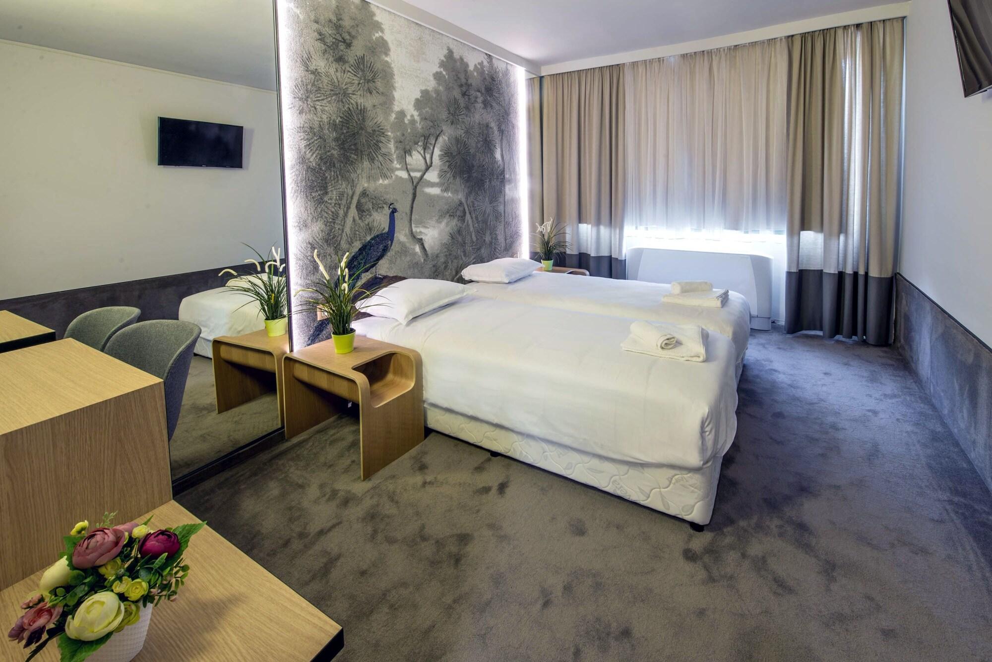 Park Hotel Raya Garden - Free Parking Veliko Tarnovo Exterior photo
