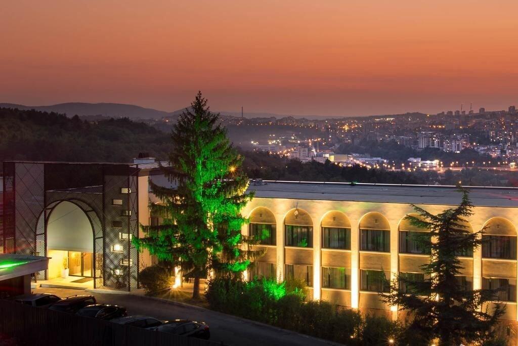 Park Hotel Raya Garden - Free Parking Veliko Tarnovo Exterior photo