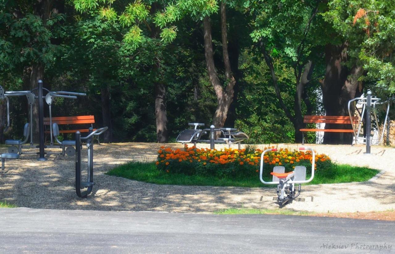 Park Hotel Raya Garden - Free Parking Veliko Tarnovo Exterior photo